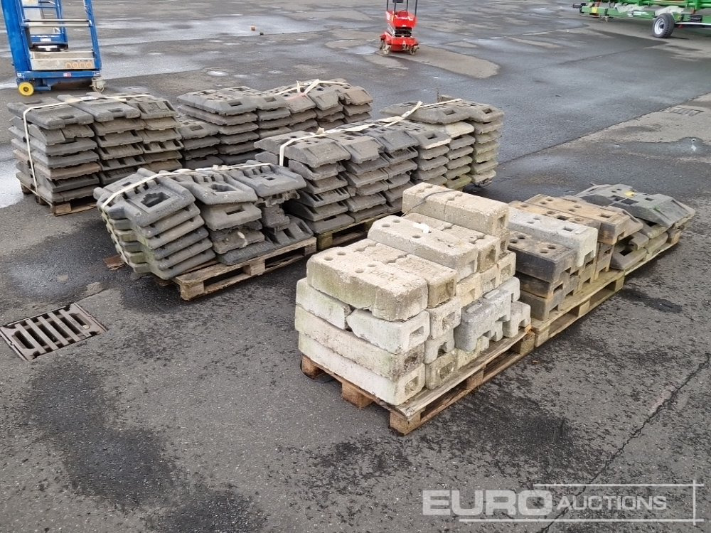 Various Rubber, Concrete and Plastic Fence Blocks - Celtniecības maisītājs: foto 1 Various Rubber, Concrete and Plastic Fence Blocks - Celtniecības maisītājs: foto 1
