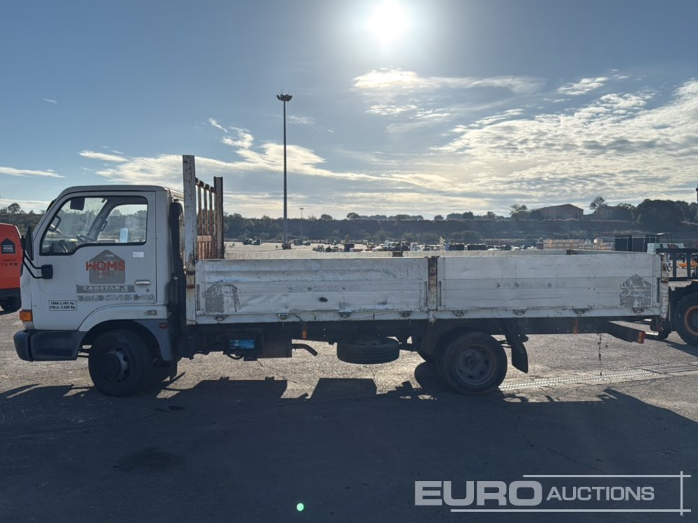 1999 Nissan Cabstar - Bortu kravas automašīna/ Platforma: foto 2 1999 Nissan Cabstar - Bortu kravas automašīna/ Platforma: foto 2