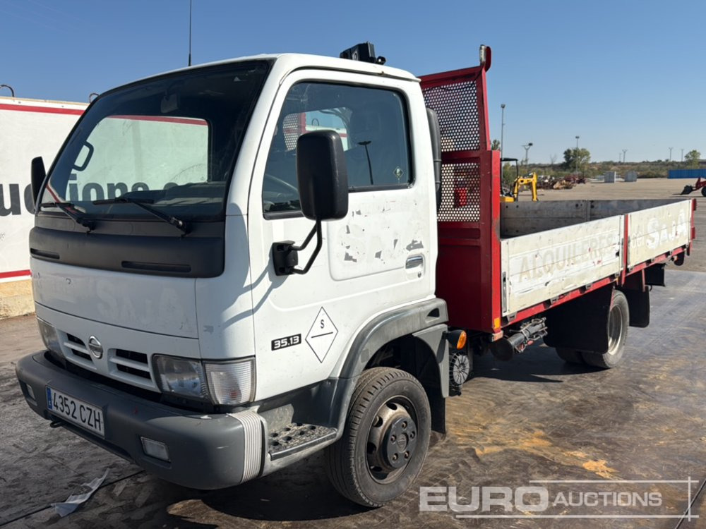 2004 Nissan Cabstar - Bortu kravas automašīna/ Platforma: foto 1 2004 Nissan Cabstar - Bortu kravas automašīna/ Platforma: foto 1