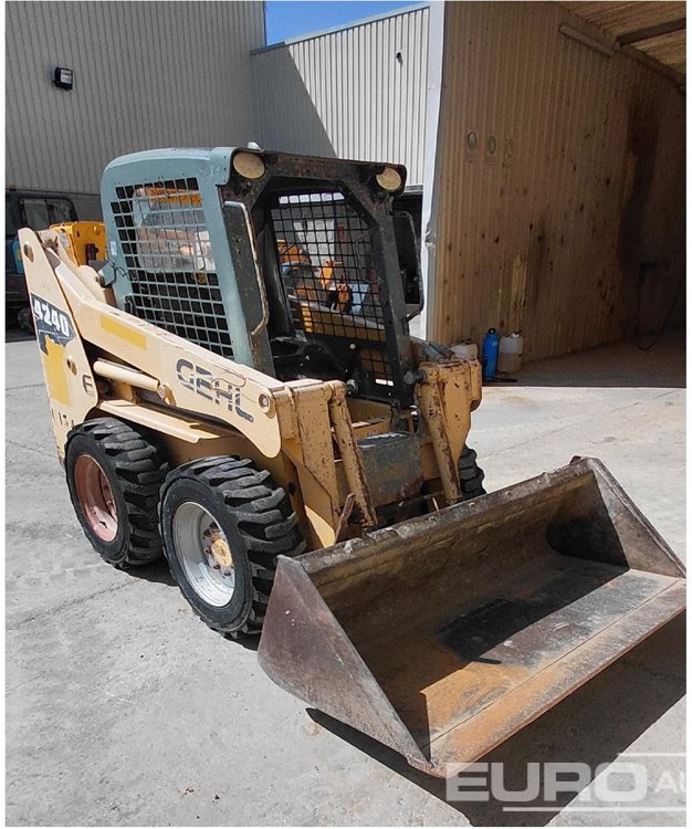 2006 Gehl SL4240-3 - Kompaktiekrāvējs: foto 1 2006 Gehl SL4240-3 - Kompaktiekrāvējs: foto 1