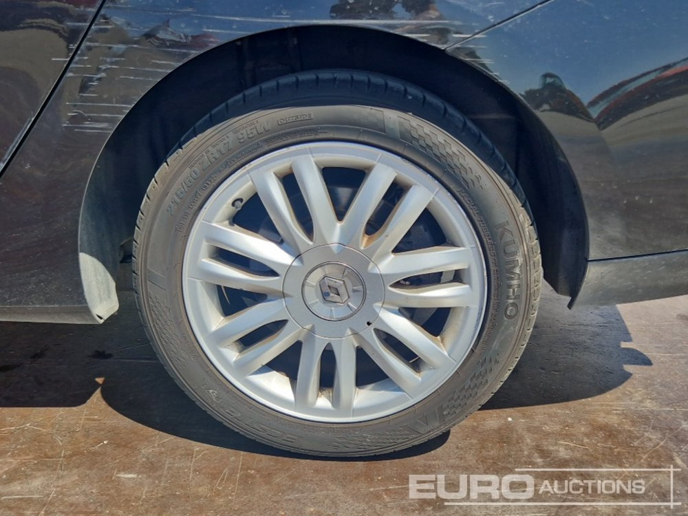 Vieglā automašīna 2010 Renault Laguna: foto 6