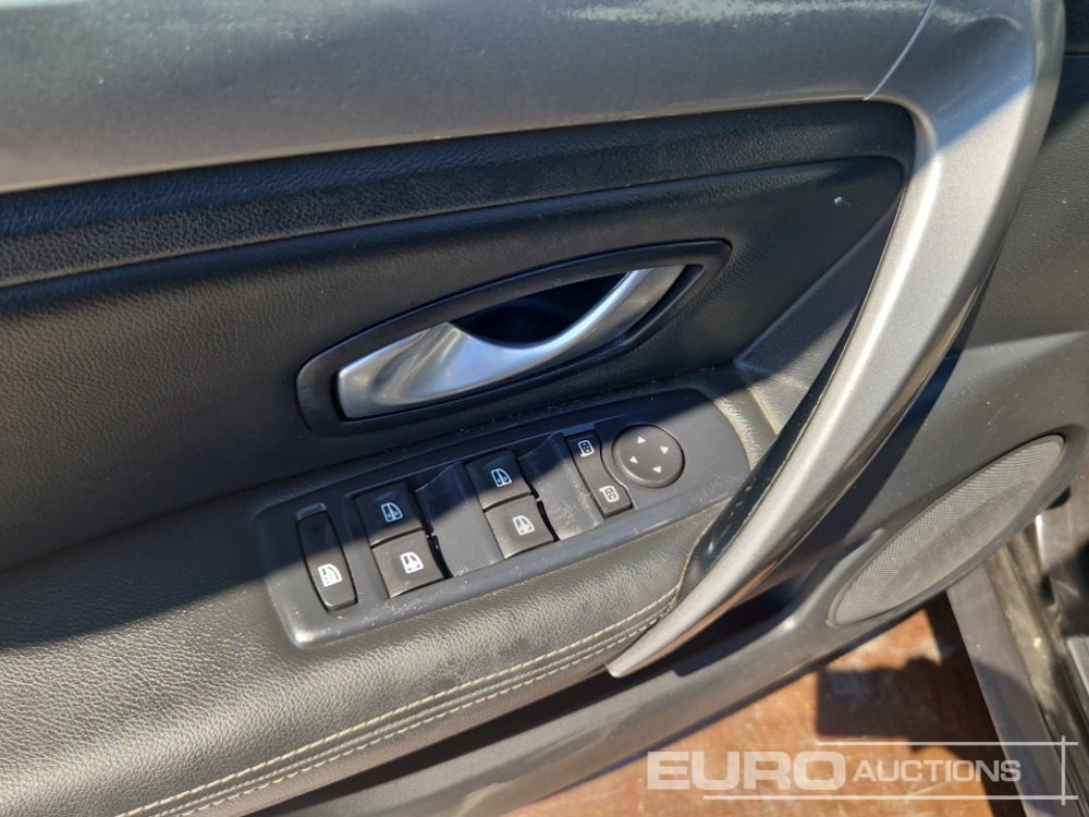 Vieglā automašīna 2010 Renault Laguna: foto 10