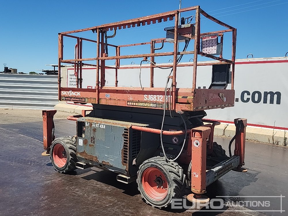 2015 SkyJack SJ6832RT - Pacēlājs: foto 3 2015 SkyJack SJ6832RT - Pacēlājs: foto 3