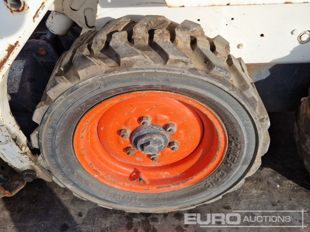 Kompaktiekrāvējs Bobcat 553: foto 9