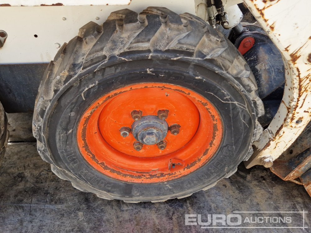 Kompaktiekrāvējs Bobcat 553: foto 12