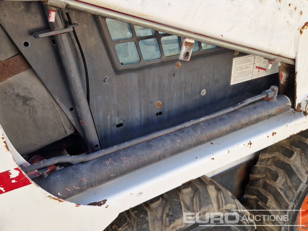 Kompaktiekrāvējs Bobcat 553: foto 23