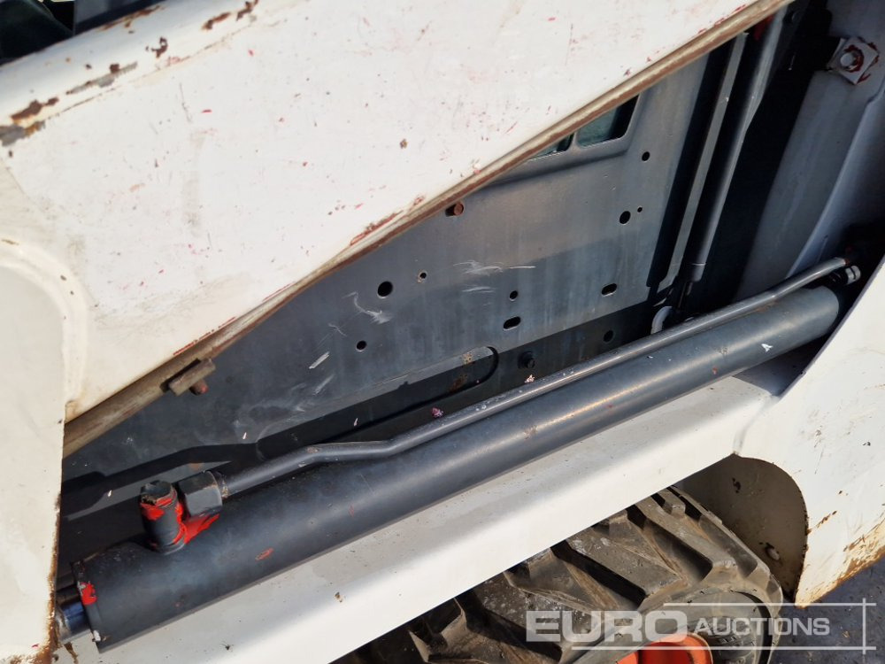 Kompaktiekrāvējs Bobcat 553: foto 22