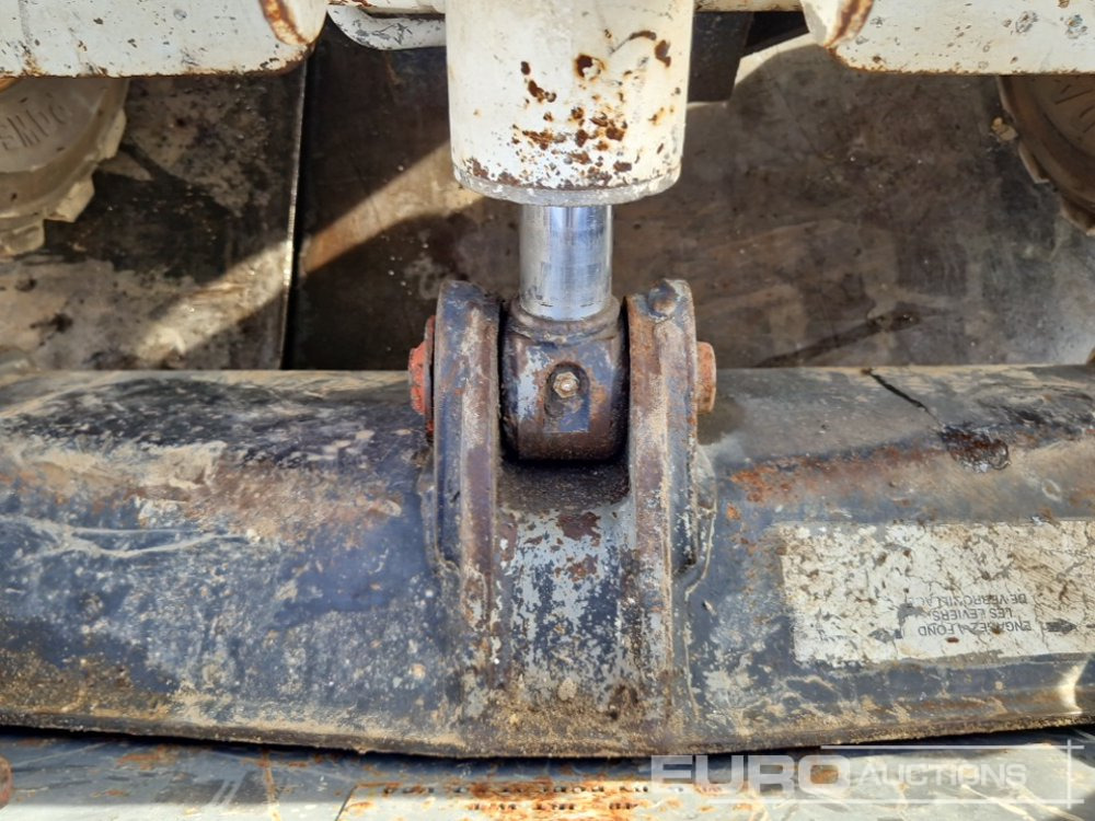 Kompaktiekrāvējs Bobcat 553: foto 16