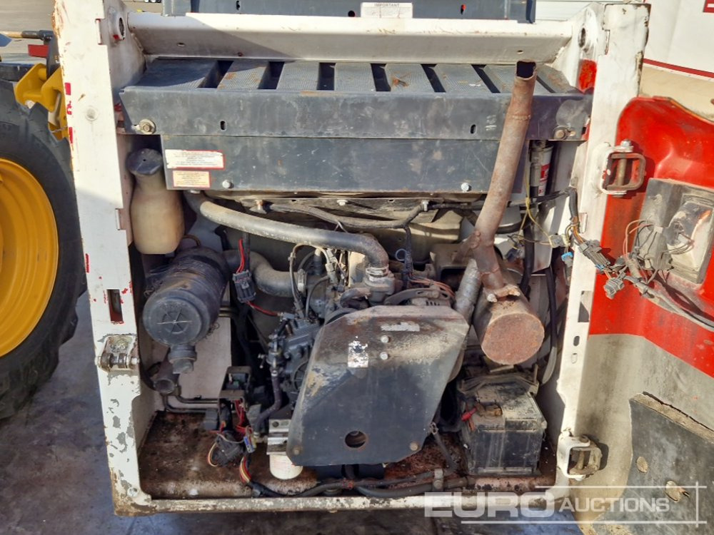 Kompaktiekrāvējs Bobcat 553: foto 24