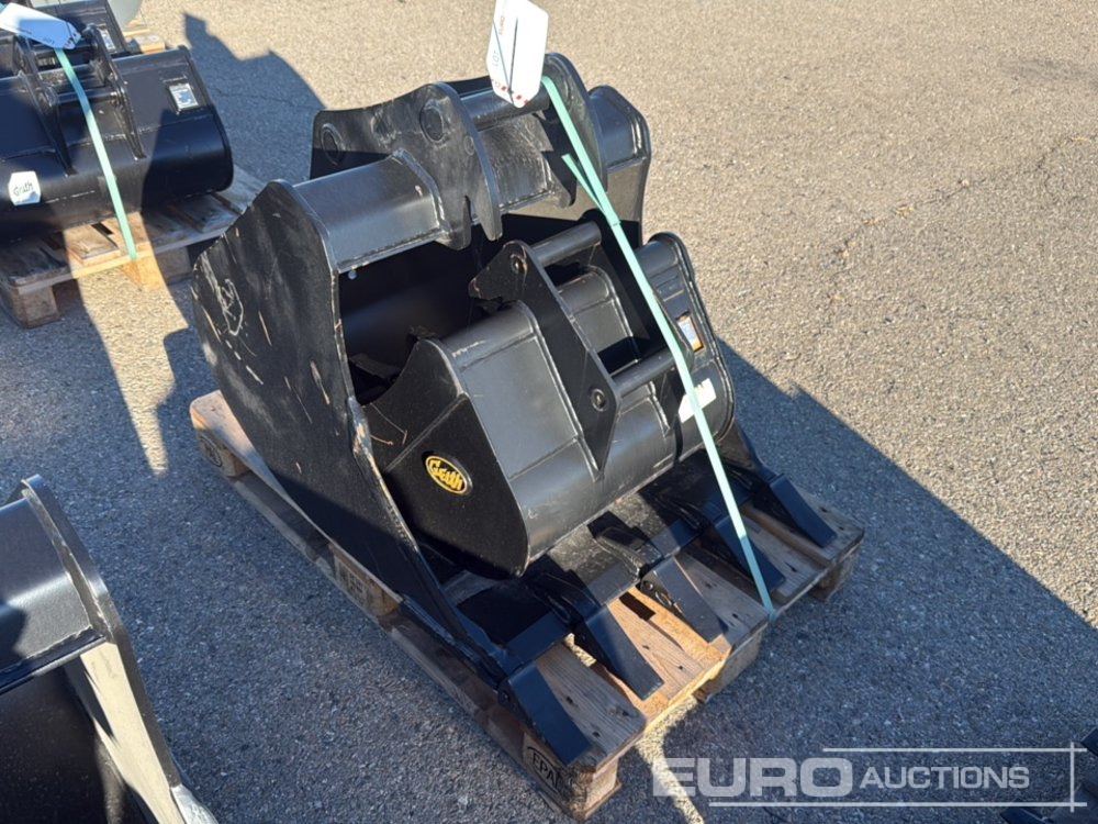 Bucket LGT000BA4075QSV to Suit 6-10 Ton Excavator (S/N 1181858), Bucket H04-0600 to Suit QR40 (S/N 1084900) - Kauss: foto 1 Bucket LGT000BA4075QSV to Suit 6-10 Ton Excavator (S/N 1181858), Bucket H04-0600 to Suit QR40 (S/N 1084900) - Kauss: foto 1