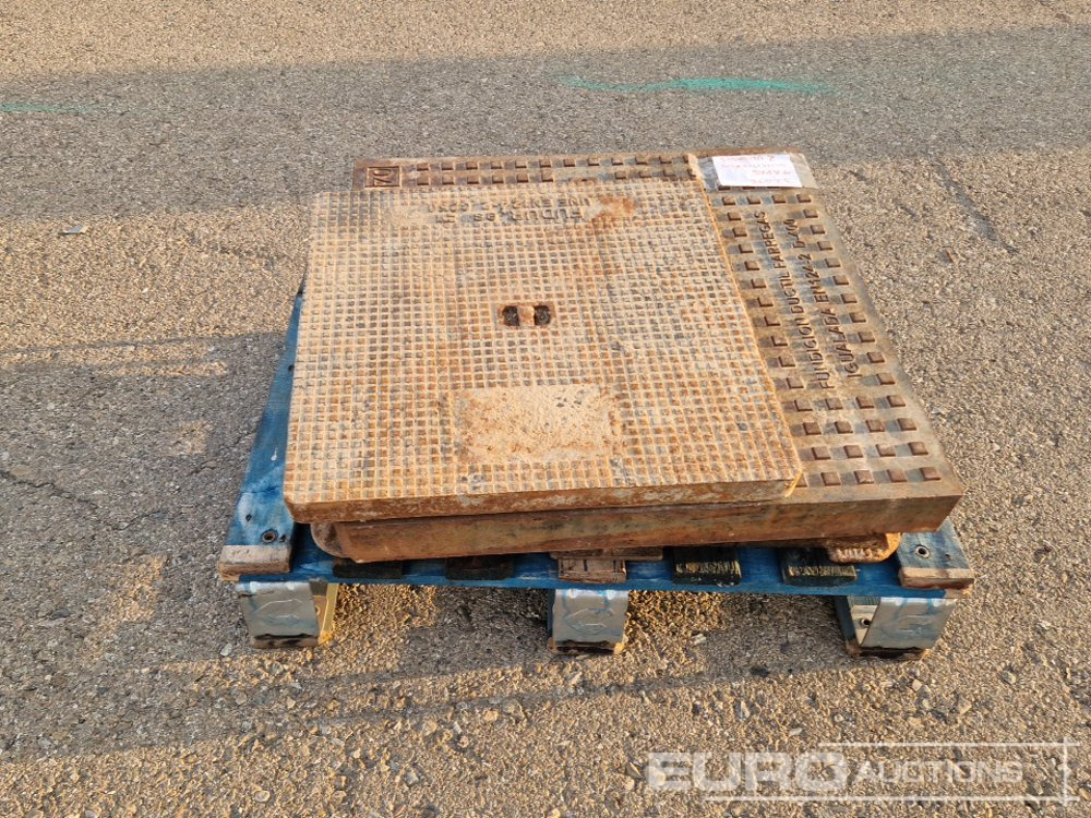 Pallet of Manhole Covers (3 of) - Celtniecības maisītājs: foto 2 Pallet of Manhole Covers (3 of) - Celtniecības maisītājs: foto 2
