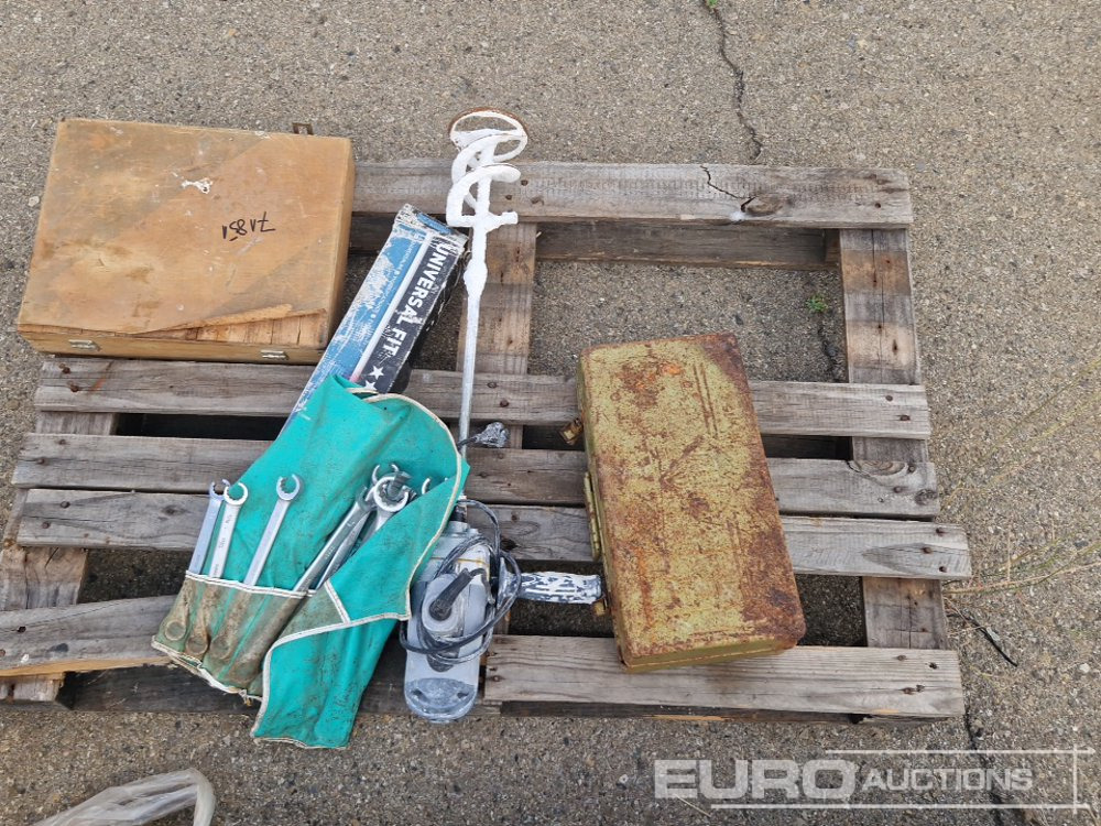 Pallet of Various Tools, Ventilator, Chainsaws, Spanners (3 of) - Celtniecības maisītājs: foto 5 Pallet of Various Tools, Ventilator, Chainsaws, Spanners (3 of) - Celtniecības maisītājs: foto 5