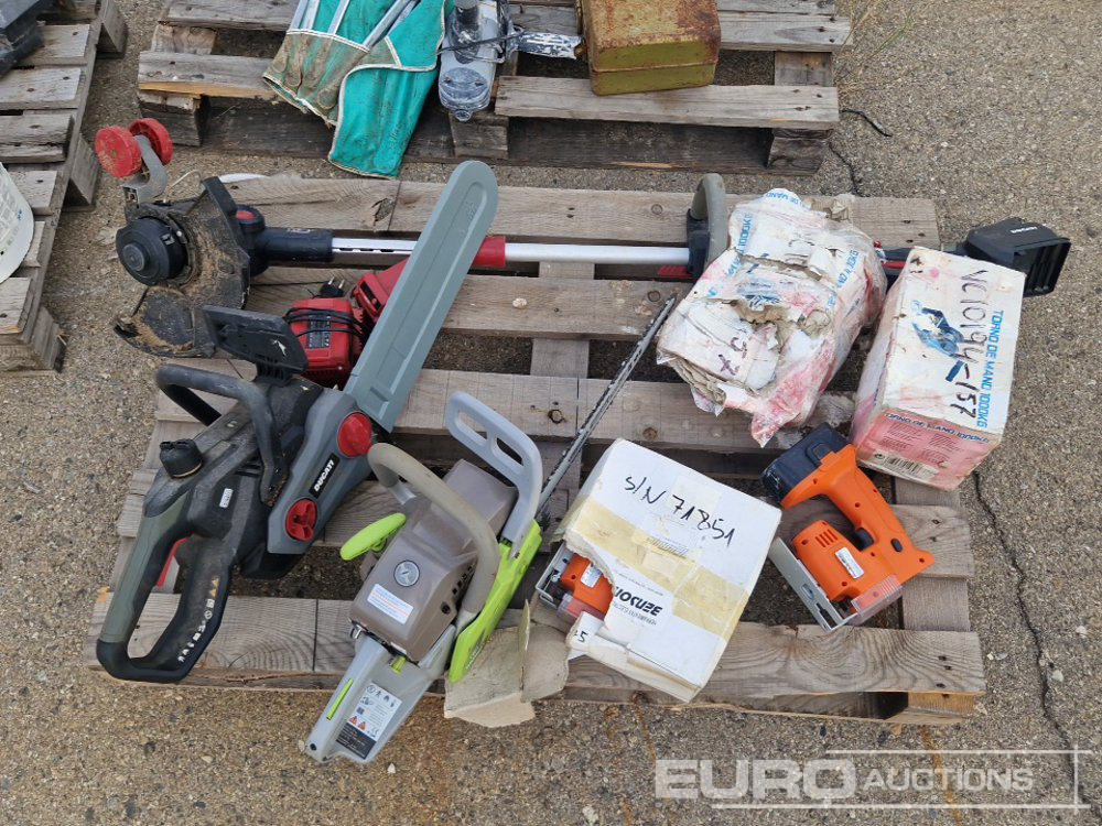 Pallet of Various Tools, Ventilator, Chainsaws, Spanners (3 of) - Celtniecības maisītājs: foto 4 Pallet of Various Tools, Ventilator, Chainsaws, Spanners (3 of) - Celtniecības maisītājs: foto 4