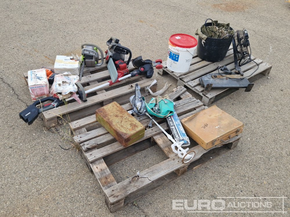 Pallet of Various Tools, Ventilator, Chainsaws, Spanners (3 of) - Celtniecības maisītājs: foto 2 Pallet of Various Tools, Ventilator, Chainsaws, Spanners (3 of) - Celtniecības maisītājs: foto 2