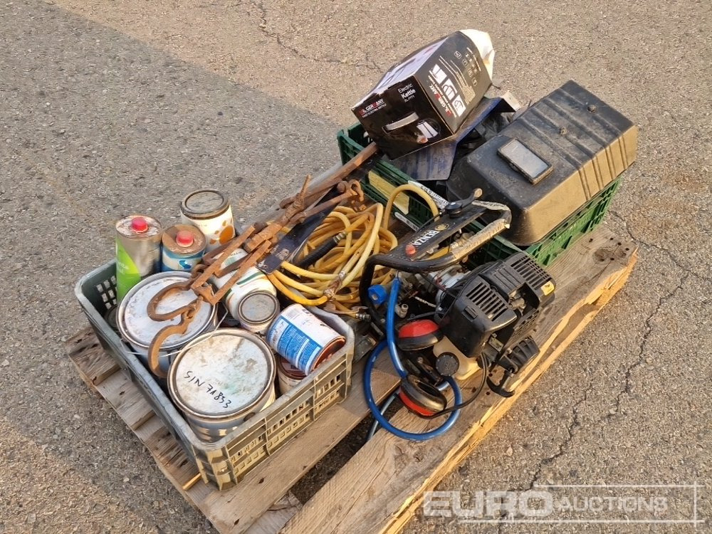 Pallet of Welding Machine, Welding Masks, Generator, Tubs of Paint - Celtniecības maisītājs: foto 4 Pallet of Welding Machine, Welding Masks, Generator, Tubs of Paint - Celtniecības maisītājs: foto 4