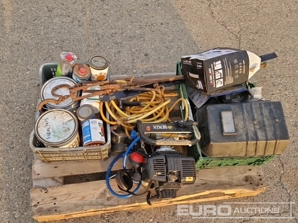 Pallet of Welding Machine, Welding Masks, Generator, Tubs of Paint - Celtniecības maisītājs: foto 5 Pallet of Welding Machine, Welding Masks, Generator, Tubs of Paint - Celtniecības maisītājs: foto 5