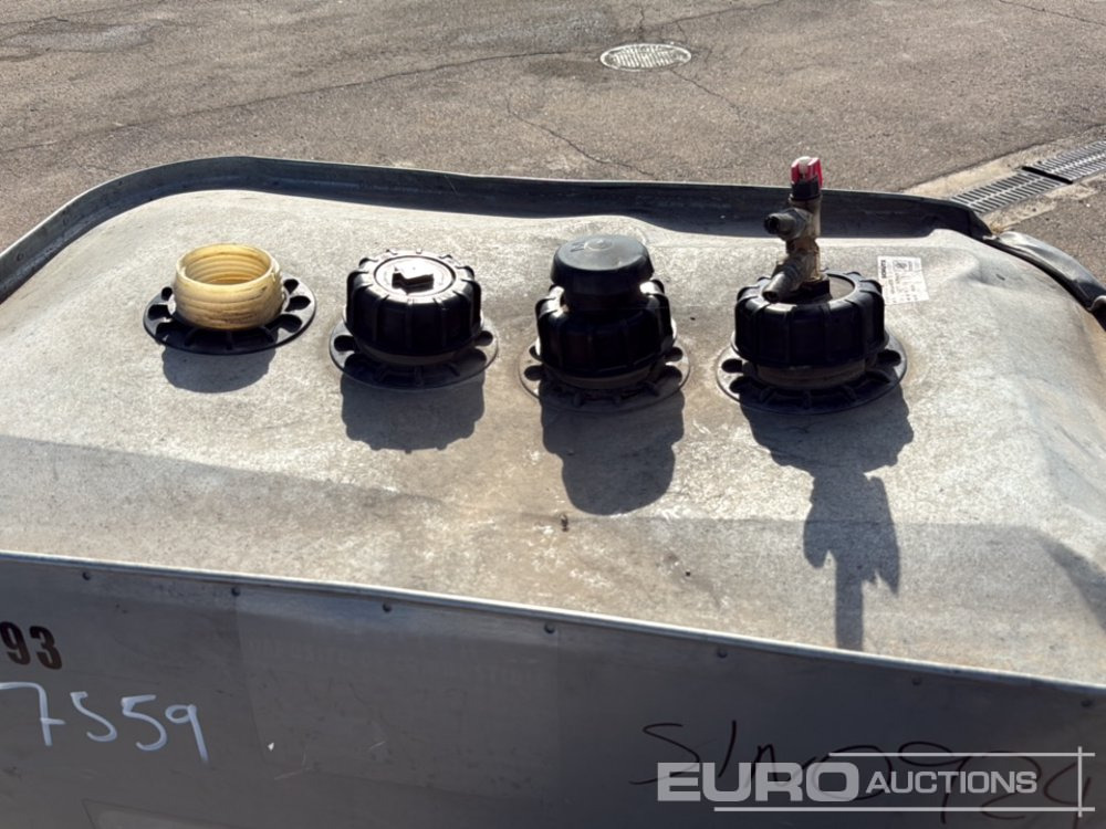 SCHUTZ 1000L Fuel Tank - Celtniecības maisītājs: foto 5 SCHUTZ 1000L Fuel Tank - Celtniecības maisītājs: foto 5