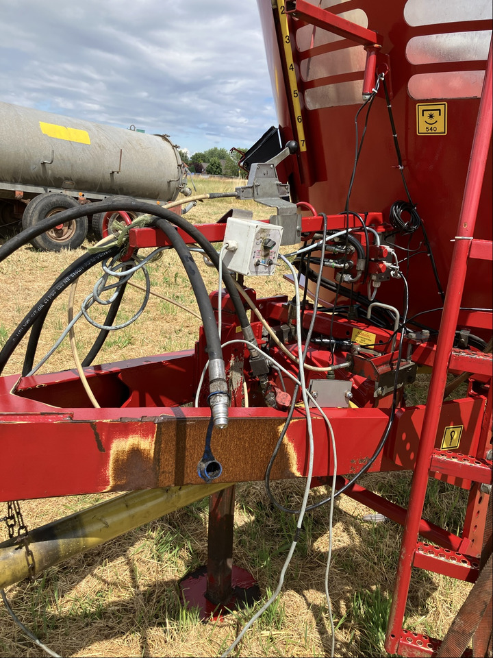 BVL Futtermischwagen V-Mix 18 2S - Lopbarības mikseris: foto 3 BVL Futtermischwagen V-Mix 18 2S - Lopbarības mikseris: foto 3