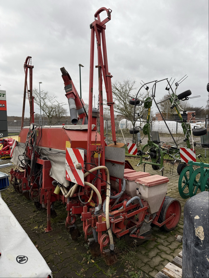 Becker Aeromat T 8-Reihig - Sējmašīna: foto 1 Becker Aeromat T 8-Reihig - Sējmašīna: foto 1