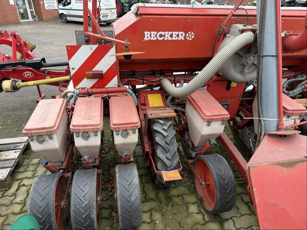 Becker Aeromat T 8-Reihig - Sējmašīna: foto 4 Becker Aeromat T 8-Reihig - Sējmašīna: foto 4