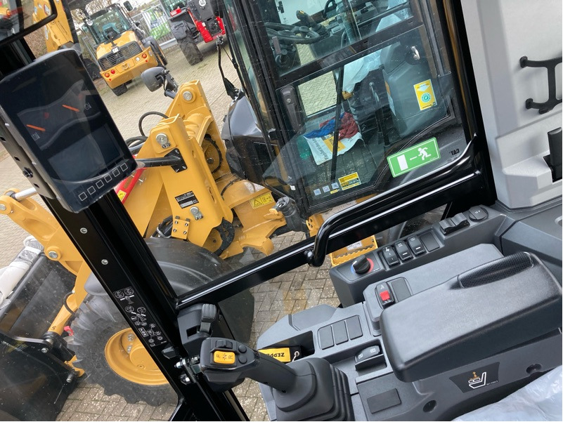 Caterpillar 906 - Riteņu iekrāvējs: foto 3 Caterpillar 906 - Riteņu iekrāvējs: foto 3