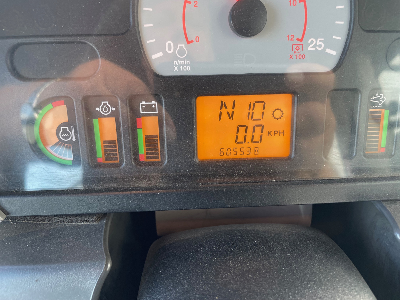 Challenger MT 875 E - Traktors: foto 2 Challenger MT 875 E - Traktors: foto 2