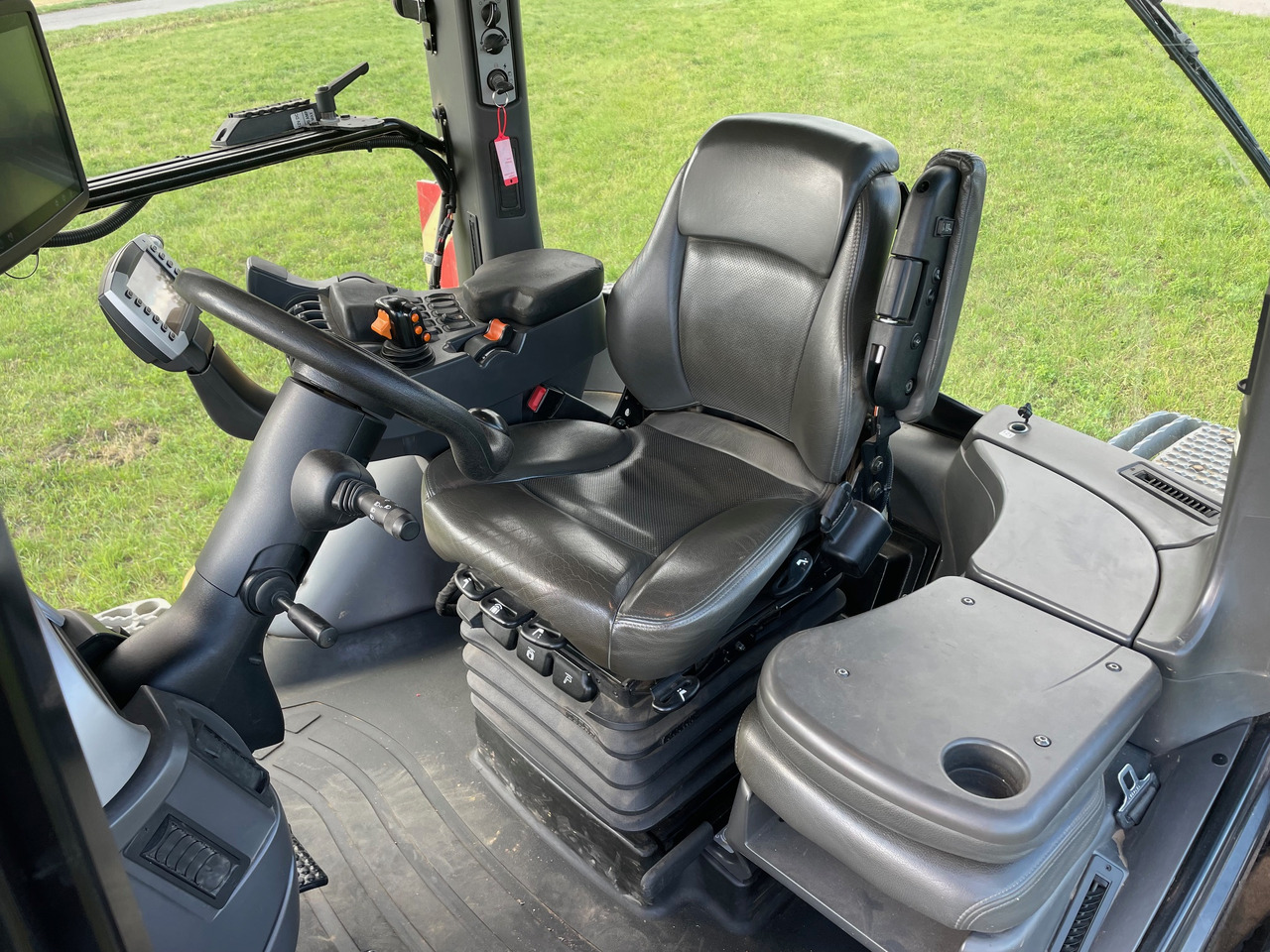 Challenger MT 875 E - Traktors: foto 4 Challenger MT 875 E - Traktors: foto 4