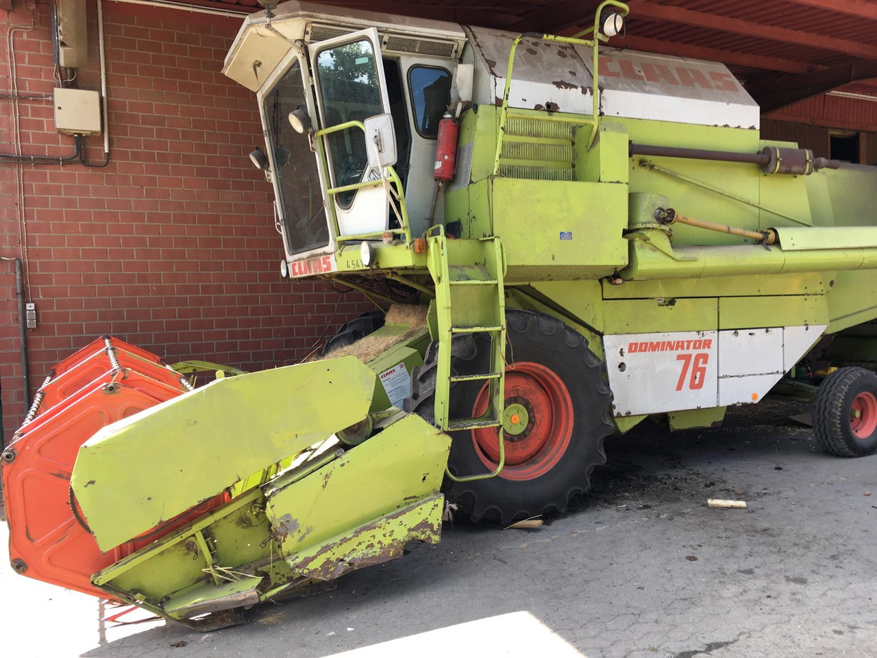 Claas Dominator 76 - Labības kombains: foto 1 Claas Dominator 76 - Labības kombains: foto 1