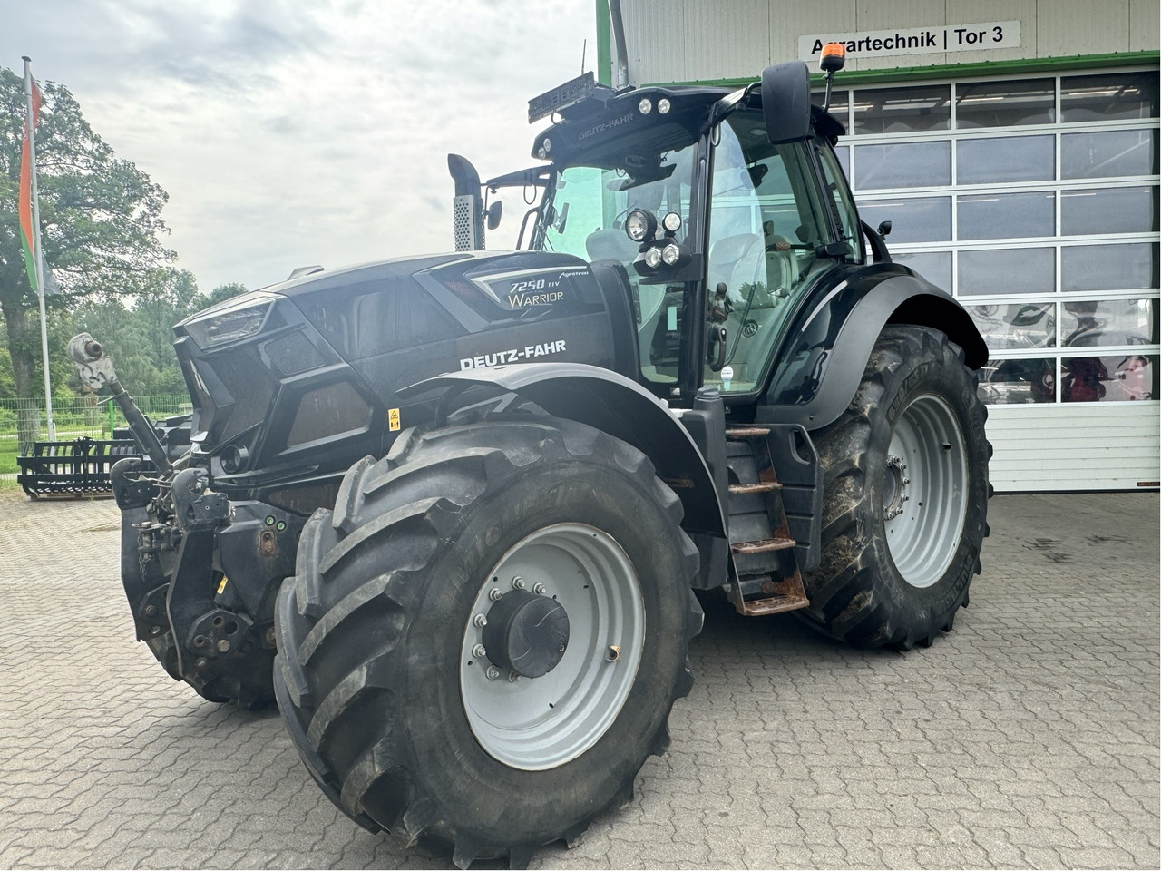 Deutz-Fahr Agrotron 7250 TTV - Traktors: foto 1 Deutz-Fahr Agrotron 7250 TTV - Traktors: foto 1