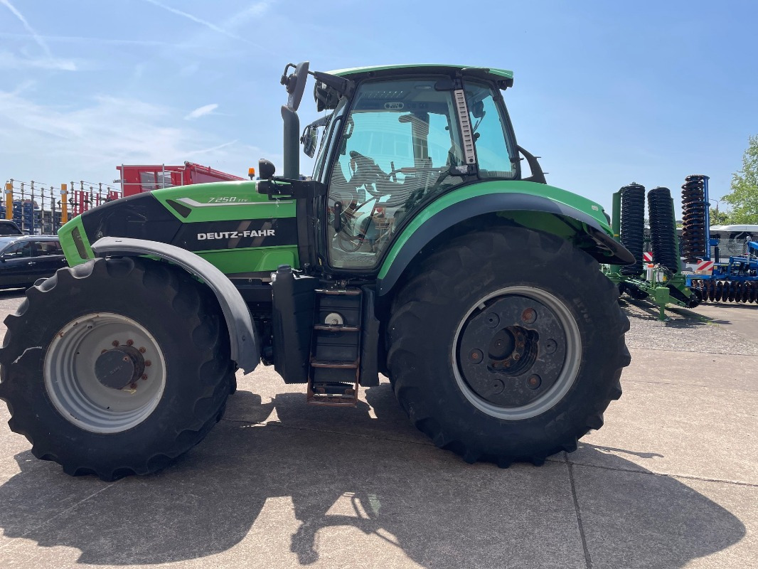 Deutz-Fahr Agrotron 7250 TTV - Traktors: foto 1 Deutz-Fahr Agrotron 7250 TTV - Traktors: foto 1