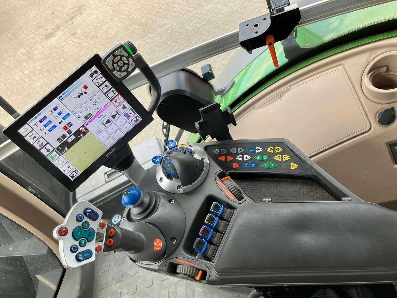 Fendt 1050 Vario Gen2 Profi Plus - Traktors: foto 2 Fendt 1050 Vario Gen2 Profi Plus - Traktors: foto 2