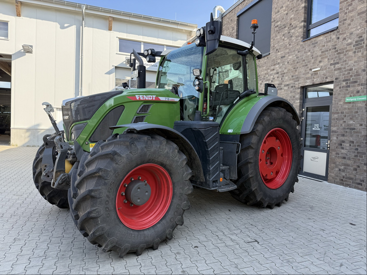 Fendt 718 Vario Gen6 PowerPlus - Traktors: foto 1 Fendt 718 Vario Gen6 PowerPlus - Traktors: foto 1