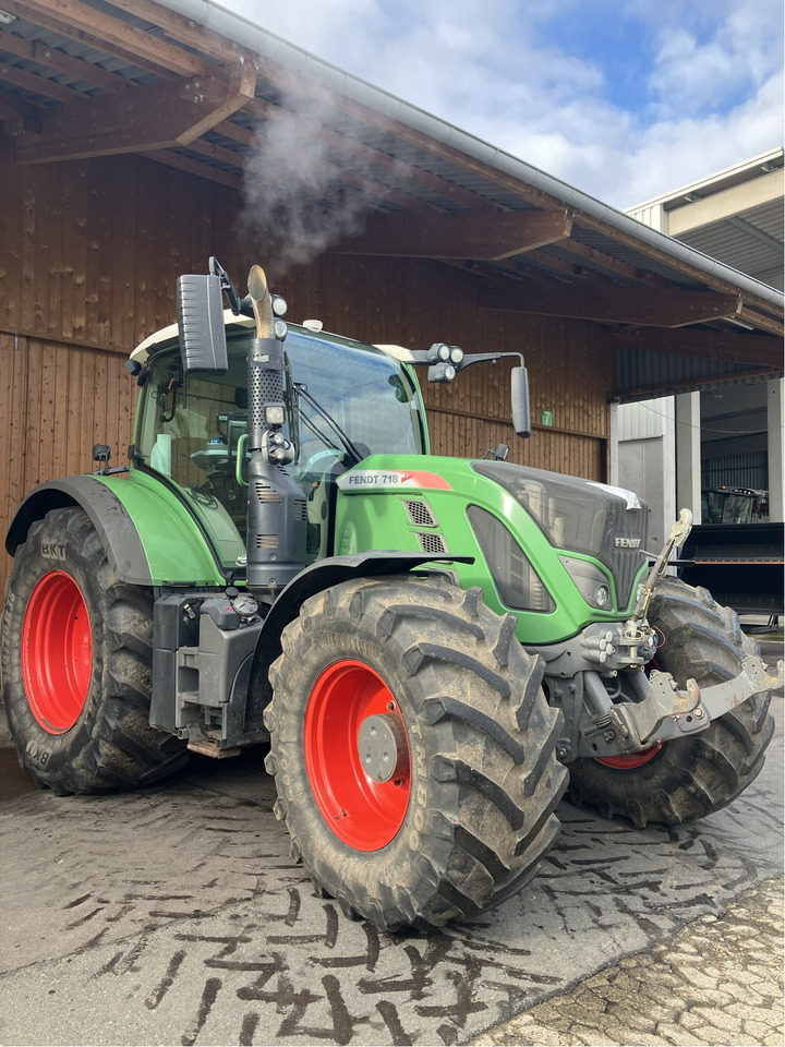 Fendt 718 Vario S4 Power - Traktors: foto 1 Fendt 718 Vario S4 Power - Traktors: foto 1