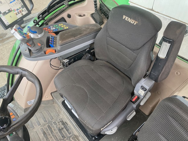 Fendt 724 Vario S4 Profi - Traktors: foto 5 Fendt 724 Vario S4 Profi - Traktors: foto 5