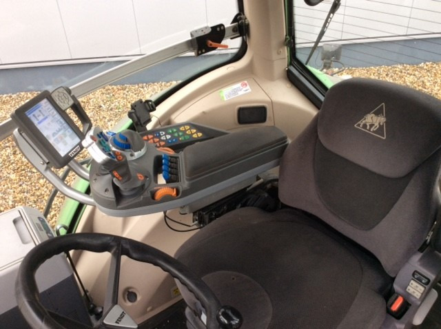 Fendt 824 Vario S4 Profi - Traktors: foto 3 Fendt 824 Vario S4 Profi - Traktors: foto 3