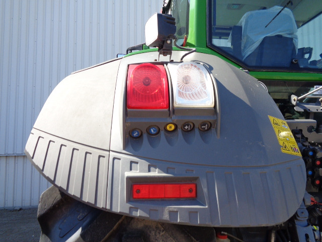 Traktors Fendt 824 Vario S4 ProfiPlus: foto 10