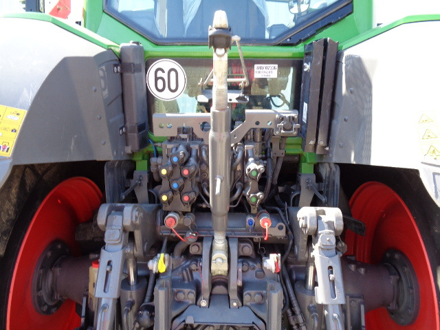 Traktors Fendt 824 Vario S4 ProfiPlus: foto 16