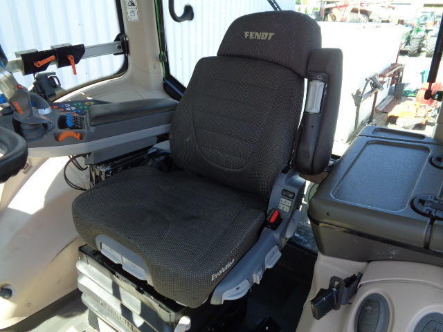 Traktors Fendt 824 Vario S4 ProfiPlus: foto 7