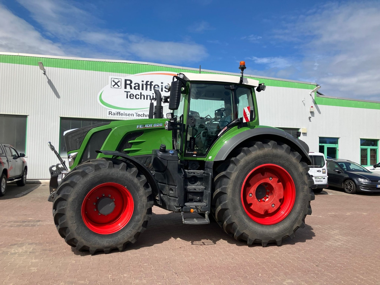 Fendt 828 Vario S4 Profi Plus - Traktors: foto 1 Fendt 828 Vario S4 Profi Plus - Traktors: foto 1