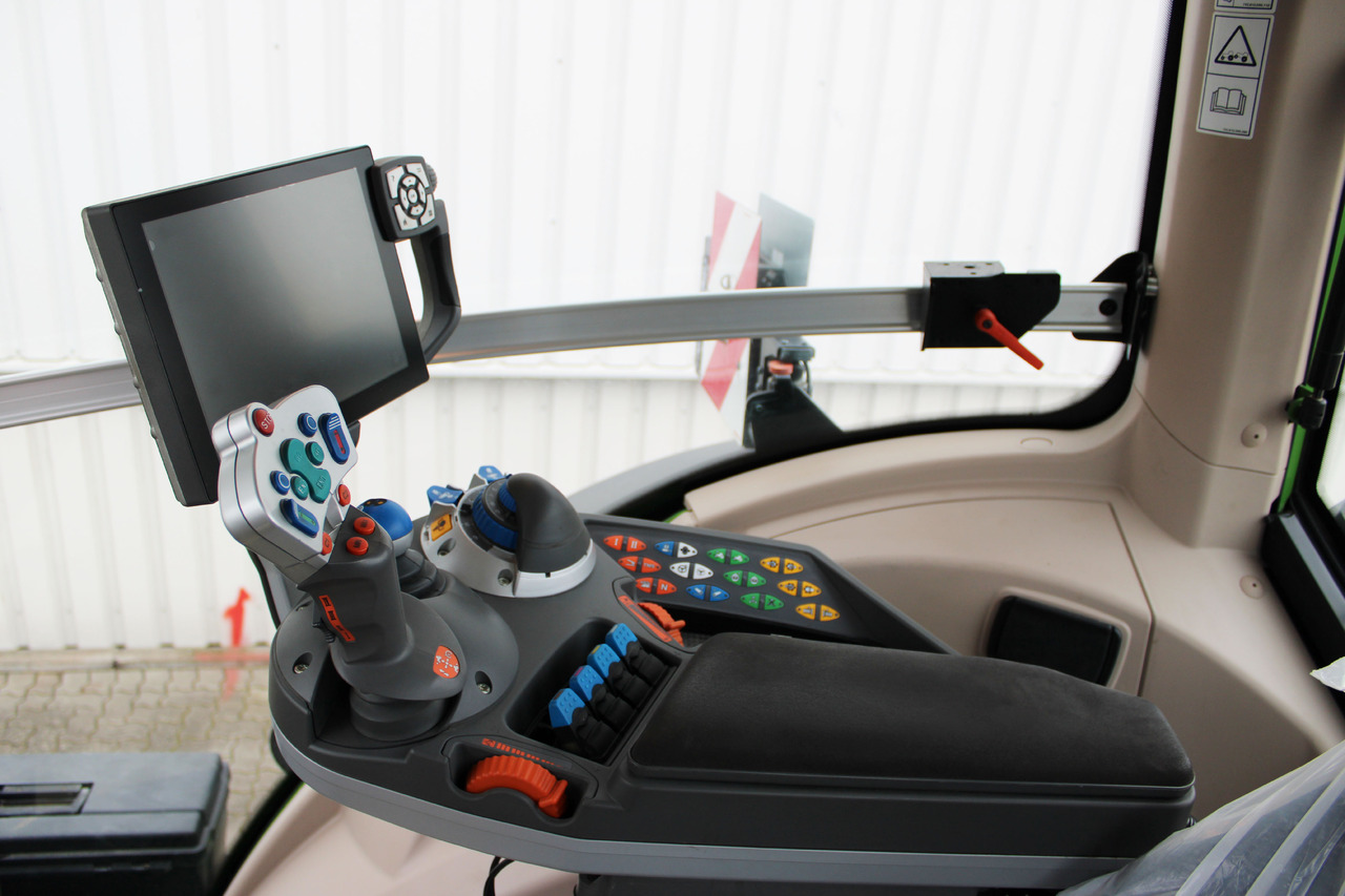 Fendt 828 Vario S4 ProfiPlus - Traktors: foto 5 Fendt 828 Vario S4 ProfiPlus - Traktors: foto 5