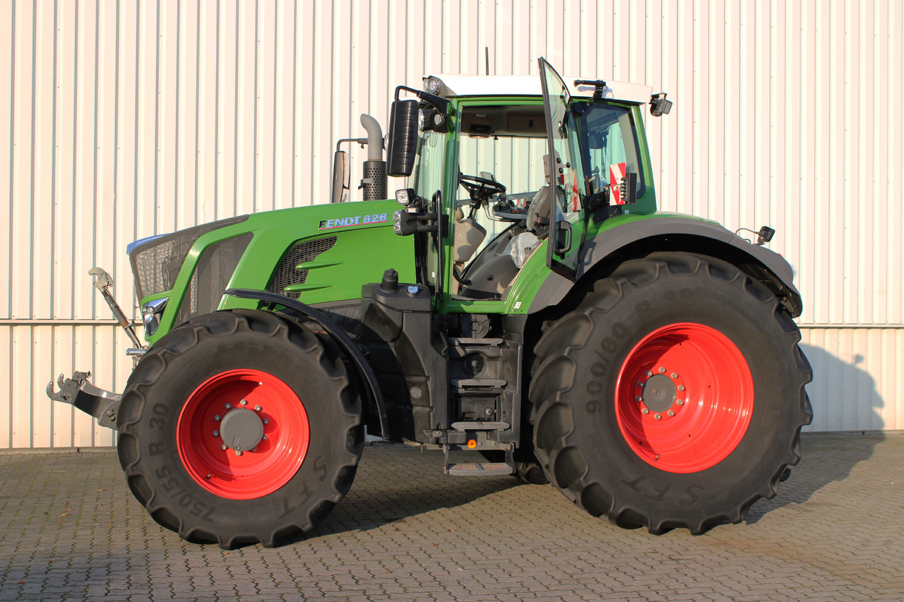 Fendt 828 Vario S4 ProfiPlus - Traktors: foto 1 Fendt 828 Vario S4 ProfiPlus - Traktors: foto 1
