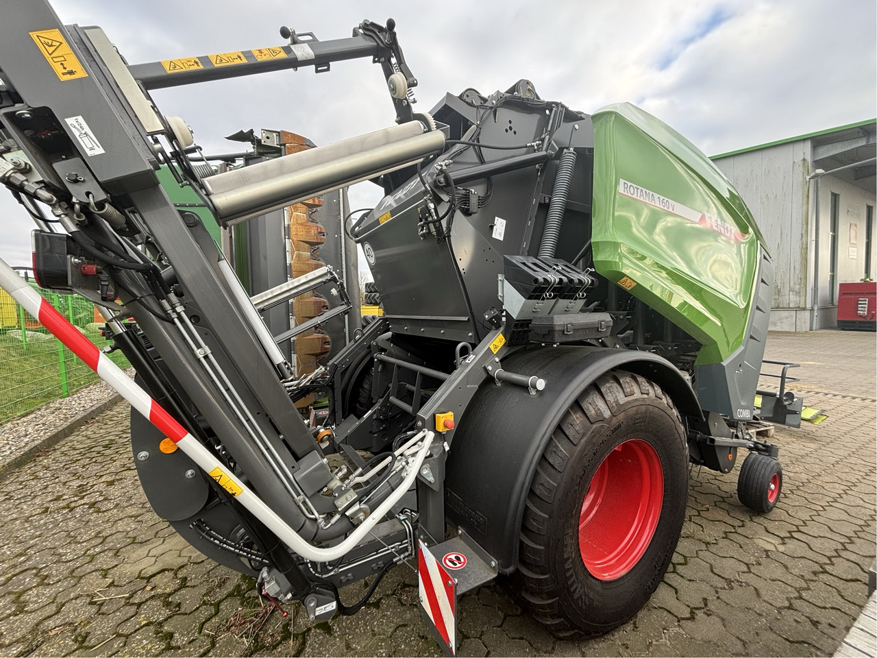 Fendt Rotana 160 V Combi - Siena sagatavošanas tehnika: foto 5 Fendt Rotana 160 V Combi - Siena sagatavošanas tehnika: foto 5