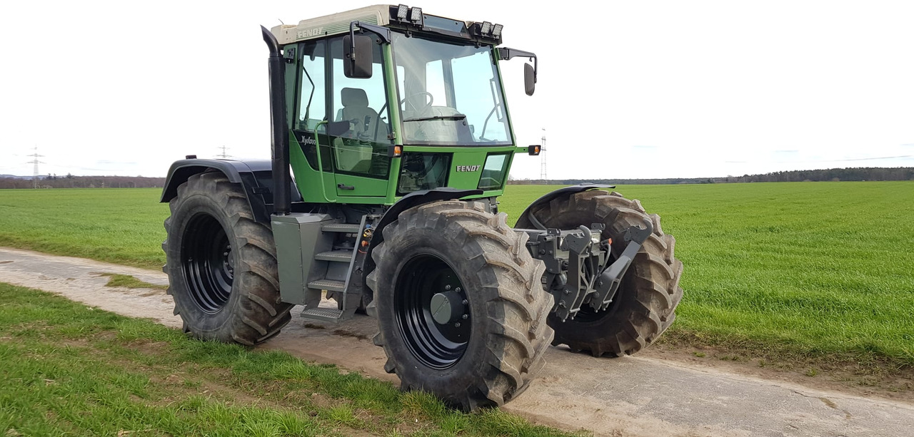 Fendt Xylon 520 - Traktors: foto 4 Fendt Xylon 520 - Traktors: foto 4
