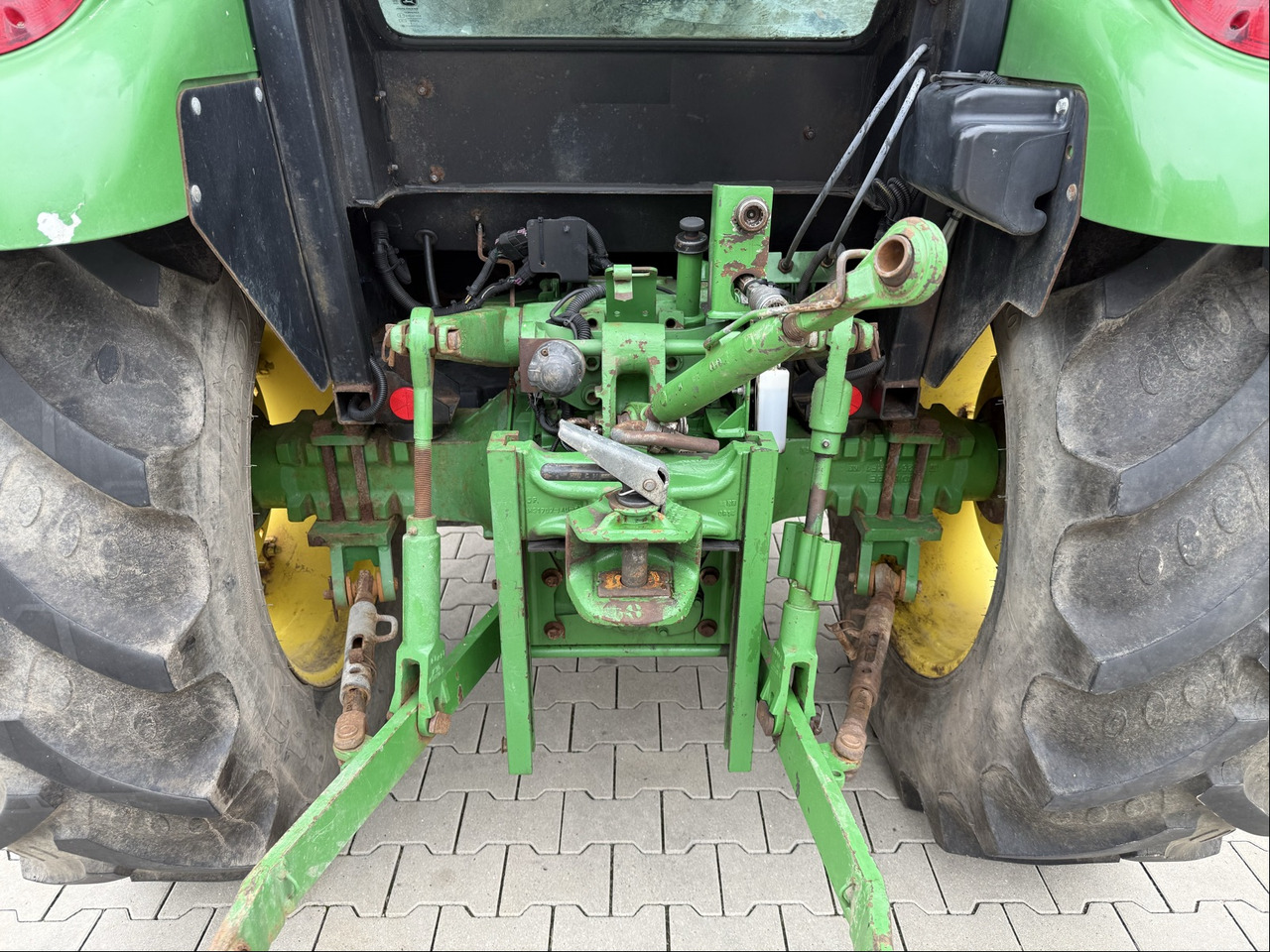 Traktors John Deere 5075E: foto 6