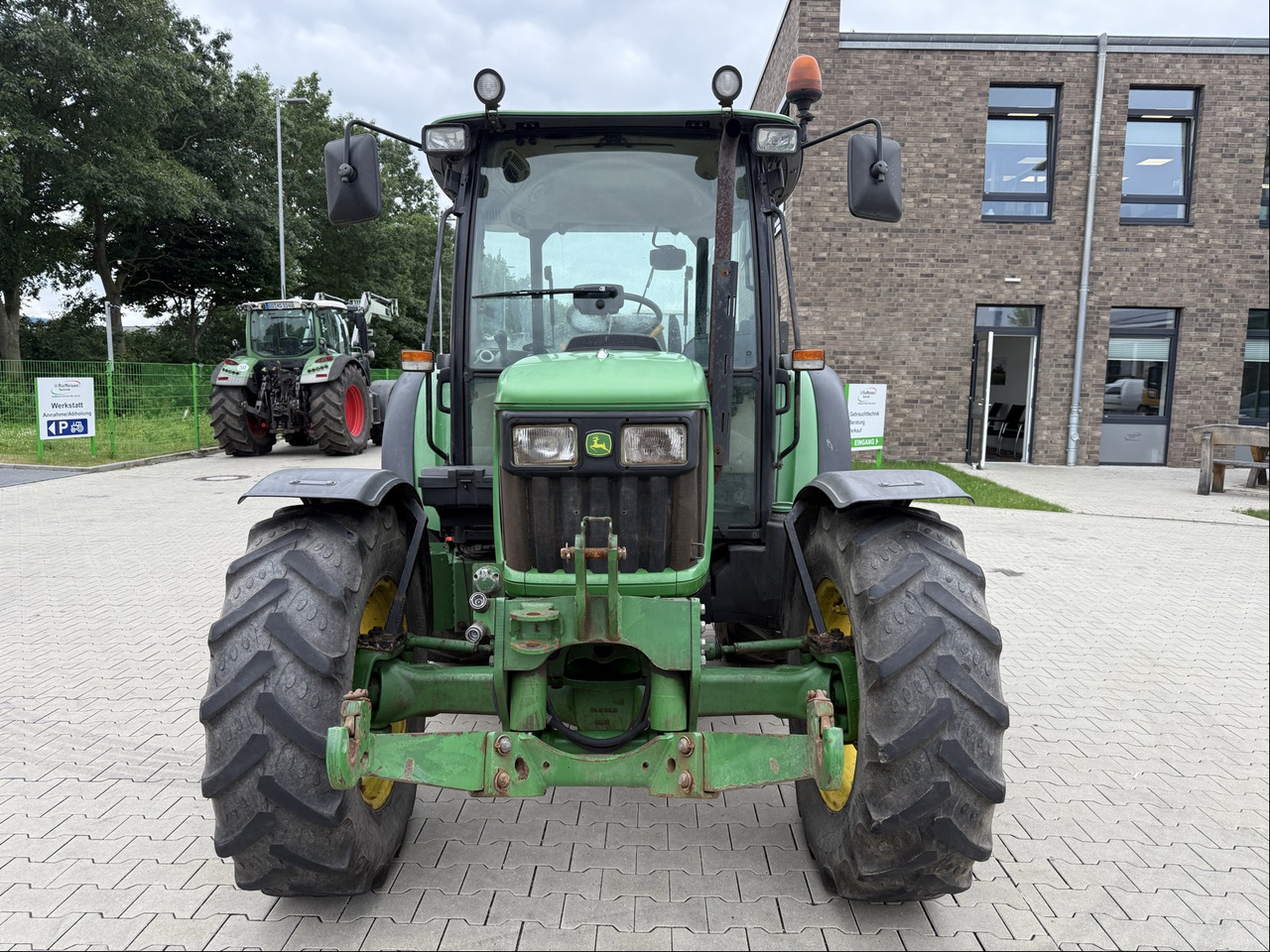 John Deere 5075E - Traktors: foto 4 John Deere 5075E - Traktors: foto 4