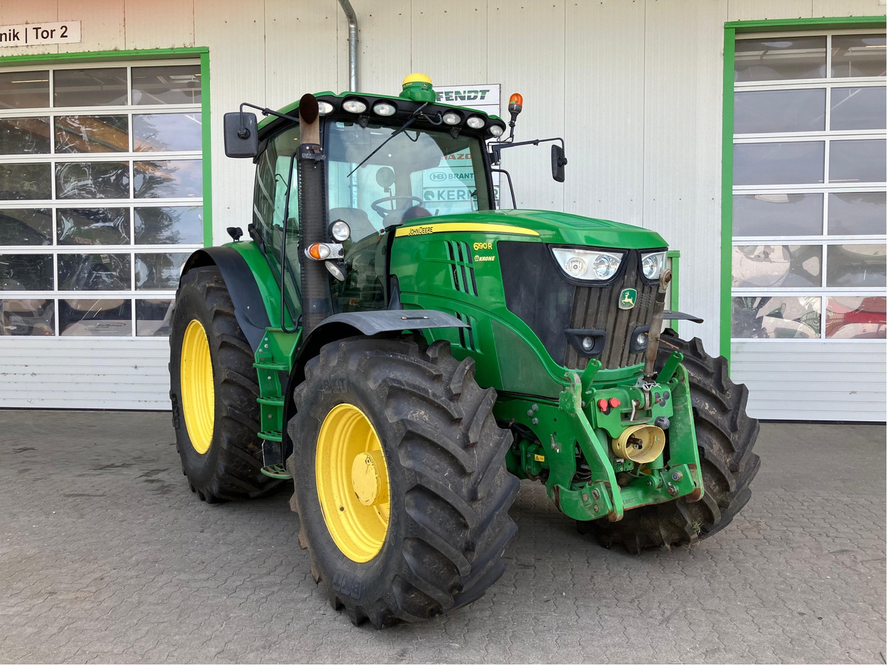 Traktors John Deere 6190 R: foto 1