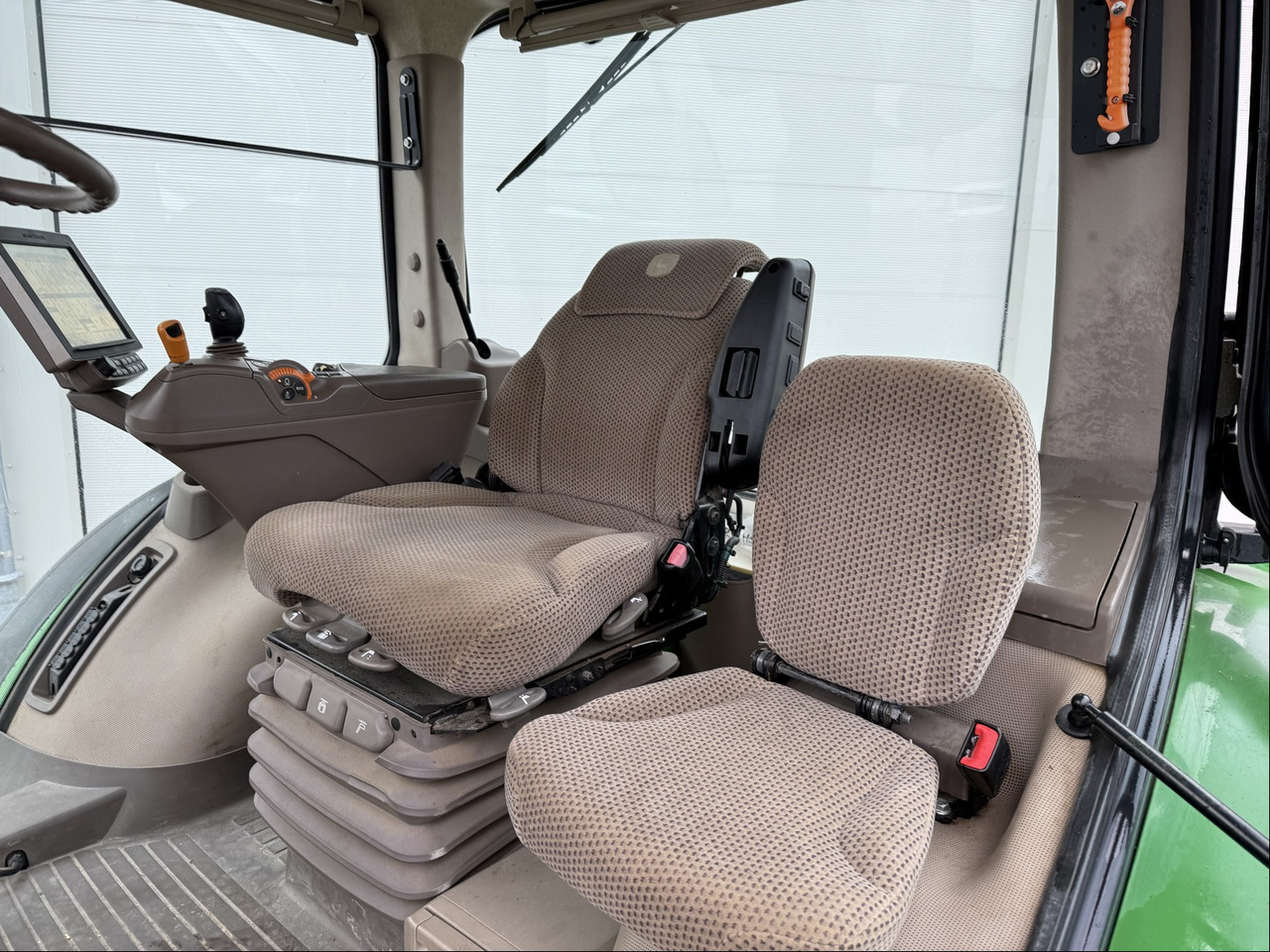 John Deere 8320 R E23 - Traktors: foto 2 John Deere 8320 R E23 - Traktors: foto 2