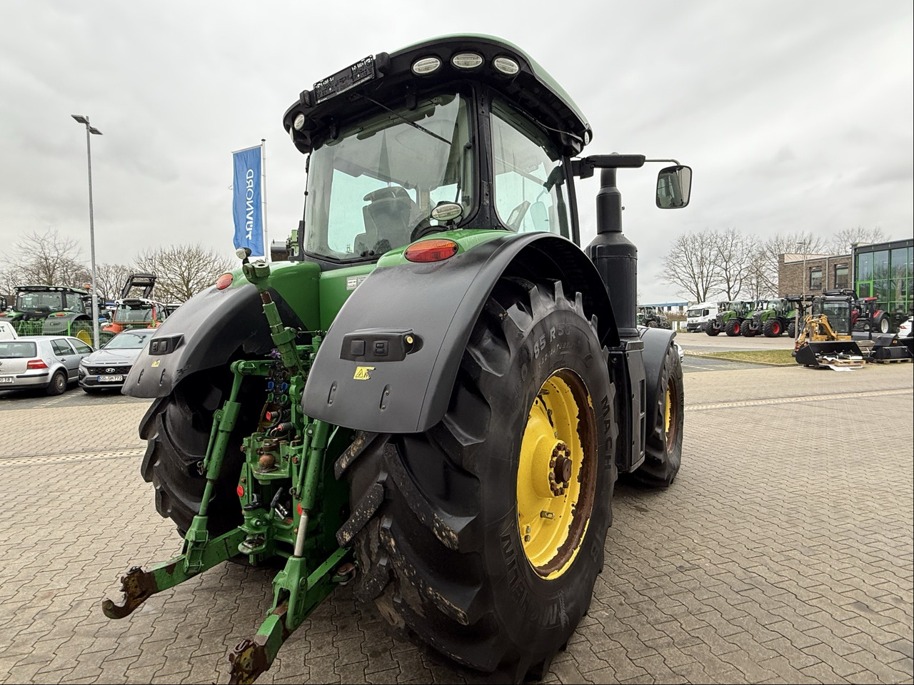 John Deere 8320 R E23 - Traktors: foto 5 John Deere 8320 R E23 - Traktors: foto 5