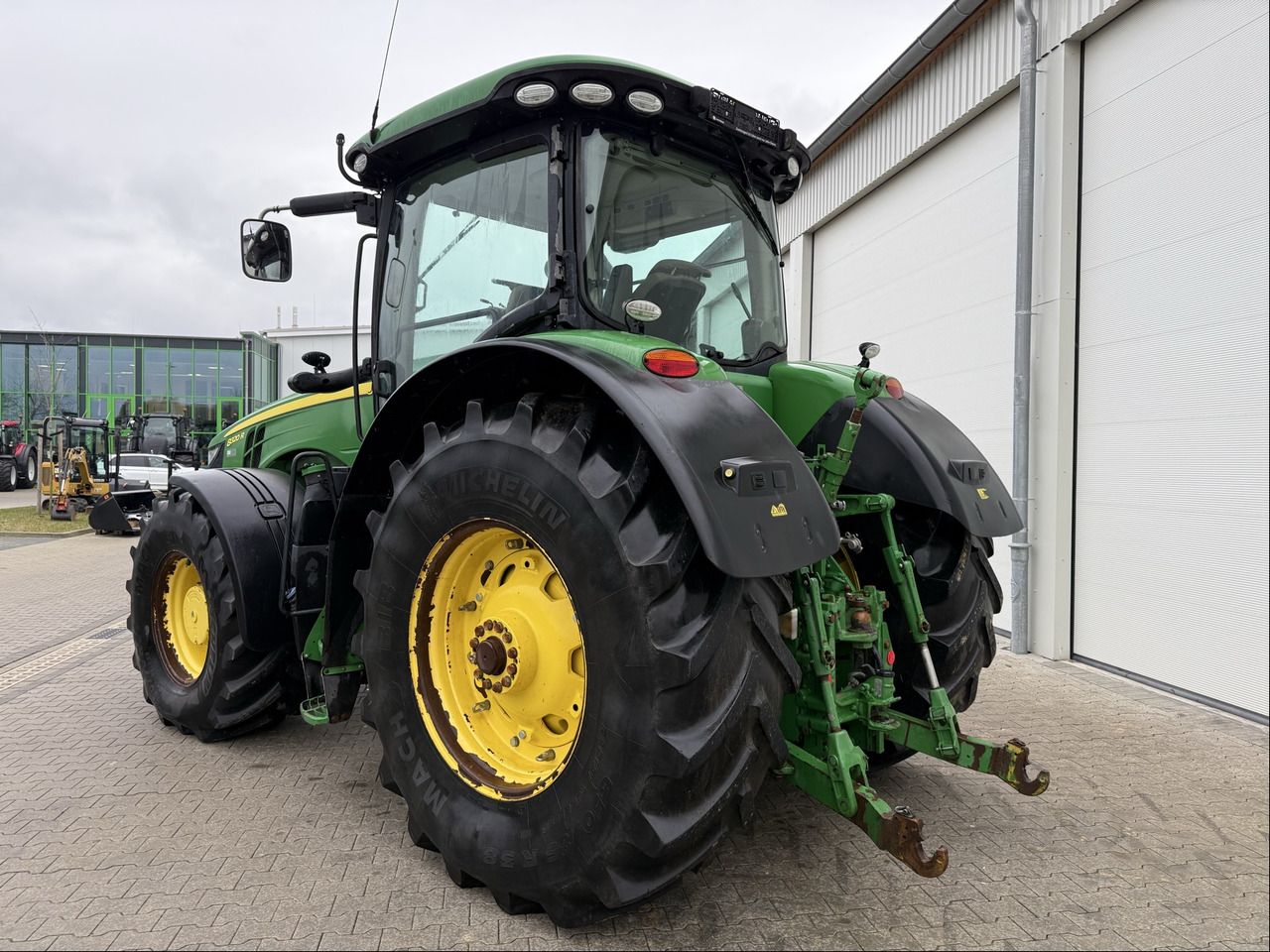 Traktors John Deere 8320 R: foto 6