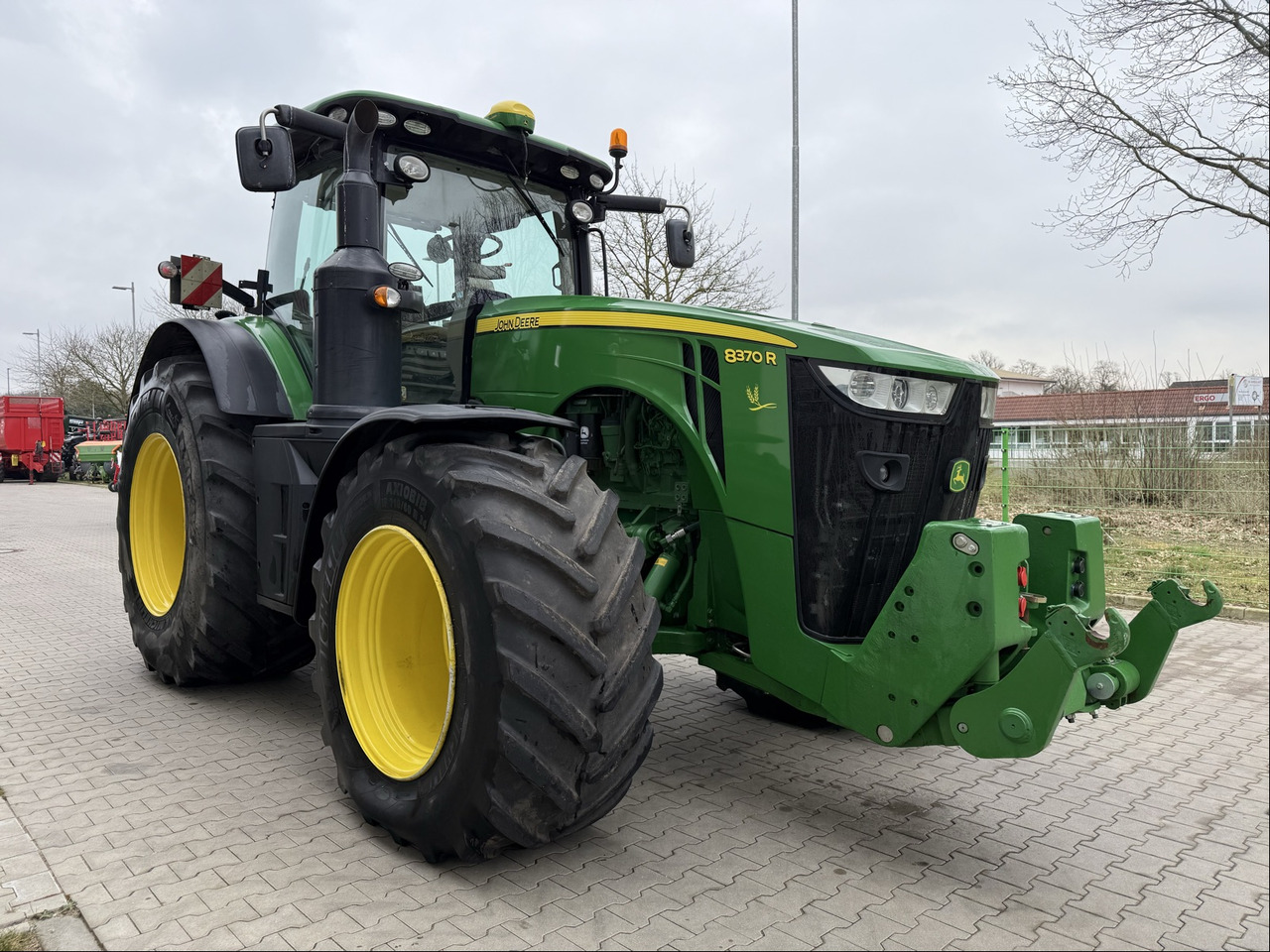 John Deere 8370 R - Traktors: foto 1 John Deere 8370 R - Traktors: foto 1